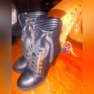 Women heeled boots